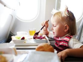 Trẻ em dưới 2 tuổi đi máy bay Vietnam Airlines có những gì đặc biệt?