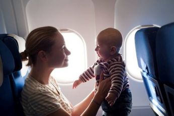 Trẻ em đi máy bay cần giấy tờ gì